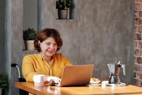 woman-using-laptop-4064694